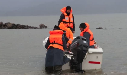 Bolu'da kaçak avcıların göle serdiği ağ toplandı