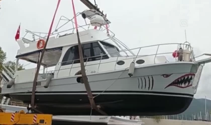 Datça’da bakımları yapılan tekneler denize indiriliyor