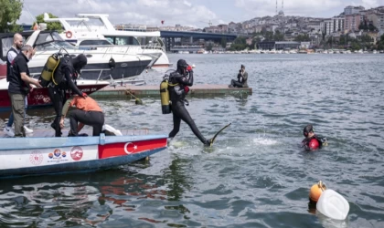 Haliç'te dalgıçlar dip temizliği yaptı