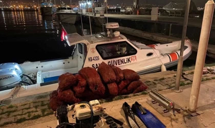 İzmir Körfezi'nde kaçak midye avcılığı yapan 2 kişi yakalandı