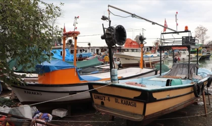 Düzce'de balıkçılar fırtına uyarısına karşı tedbir aldı
