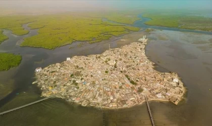 Senegal'deki deniz kabuğu adası ziyaretçilerini zamanda yolculuğa çıkarıyor