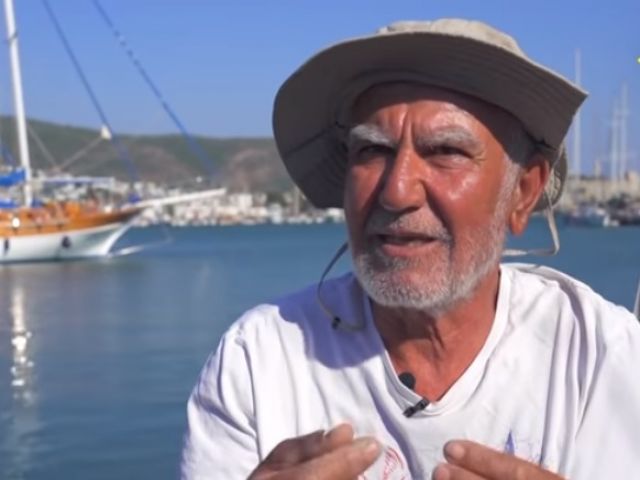 Türkiye'nin son sünger avcısı Aksona Mehmet